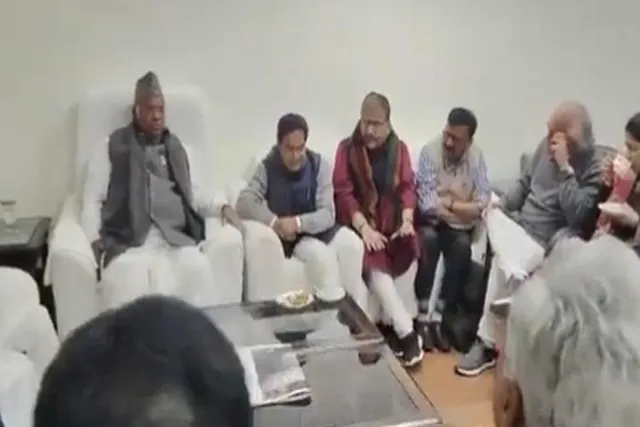 আদানি ইস্যুকে কেন্দ্র করে এককাট্টা হয়েছে বিরোধীরা