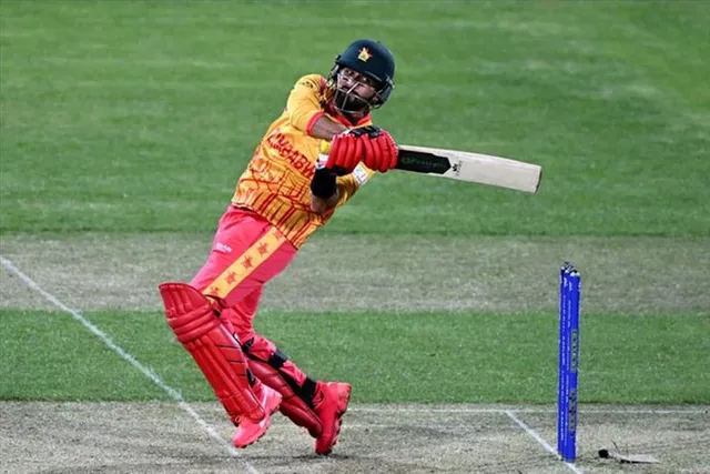 রাজার মতো খেললেন সিকান্দার রাজা