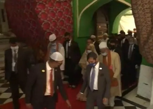 ভারত সফরে আজমের শরিফ দরগায় বাংলাদেশের প্রধানমন্ত্রী শেখ হাসিনা