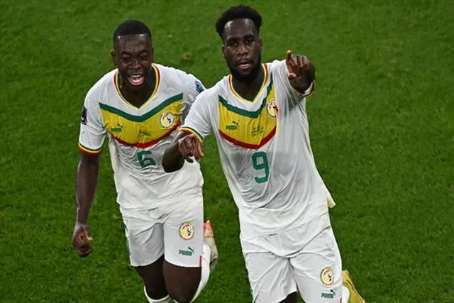 জোড়া গোলে পিছিয়ে পড়েছে আয়োজক দেশ কাতার