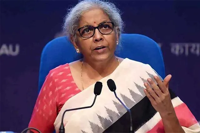 অর্থ মন্ত্রকে পৌঁছে গেলেন সীতারামন