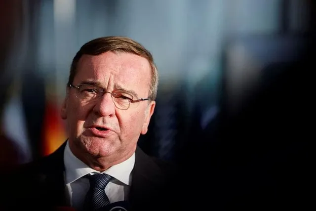 ন্যাটোর ব্যয় বাড়ানোর পক্ষে জার্মান প্রতিরক্ষামন্ত্রী