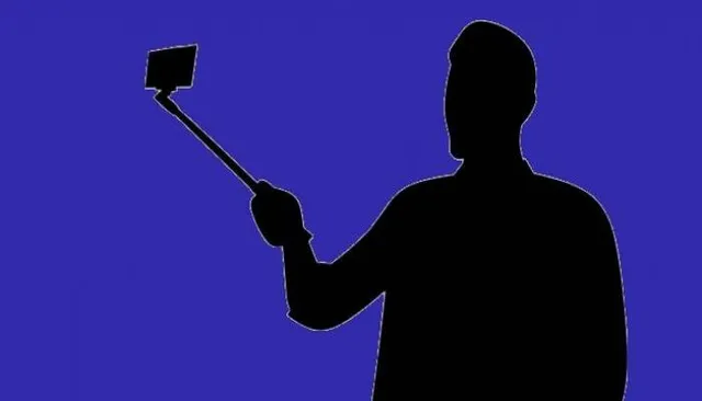 বড়দিনে সেলফি তুলতে গিয়ে বিপত্তি!