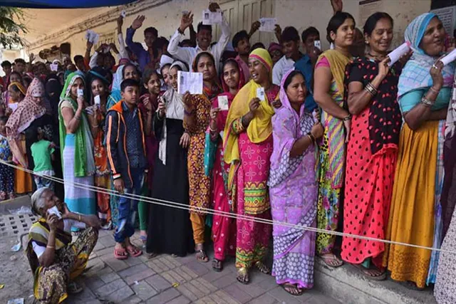 প্রথম দফায় ভোট দেবেন ২,৩৯,৭৬,৭৬০ জন