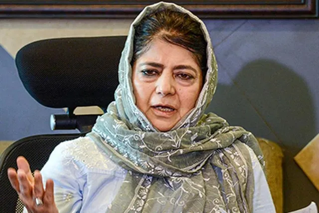 ভিডিও পোস্ট করে কেন্দ্রকে নিশানা পিডিপি নেত্রীর