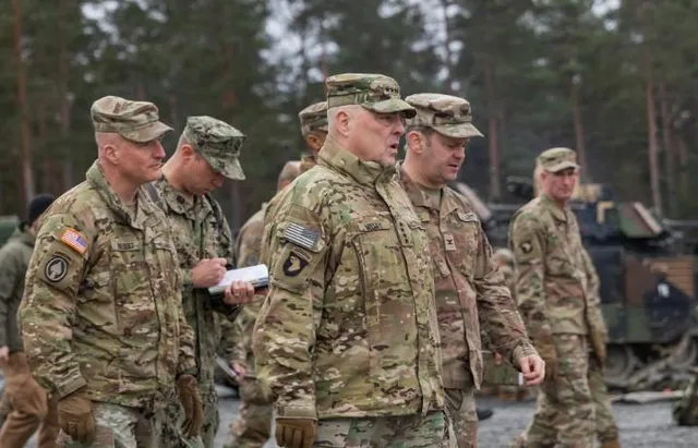 জার্মানিতে ইউক্রেনের প্রশিক্ষণ কেন্দ্র পরিদর্শন করলেন শীর্ষ মার্কিন জেনারেল