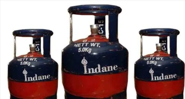 এবারে রেশনের দোকানেই এলপিজি সিলিন্ডার!