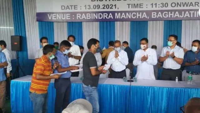 শিবির করে ১০০ জনের হাতে বিল্ডিং প্ল্যান তুলে দিল শিলিগুড়ি পৌরনিগম