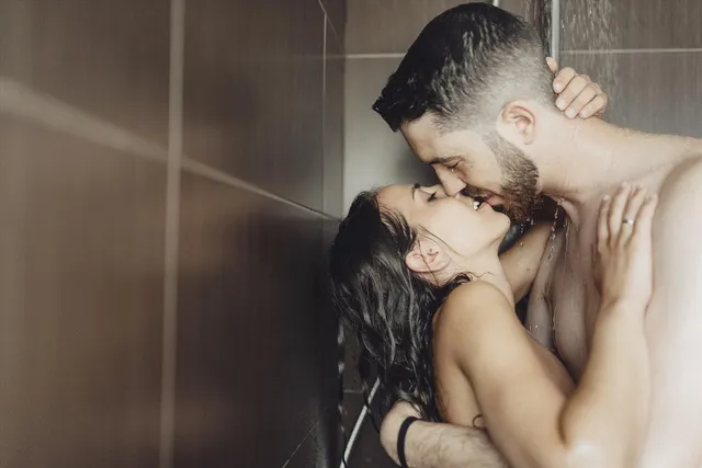 শাওয়ার সেক্স মজাদার হলেও আসলে কতটা সুবিধেজনক?