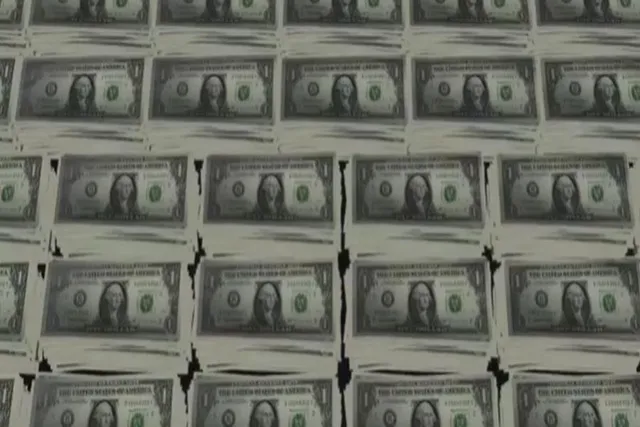 ফের মহার্ঘ ডলার