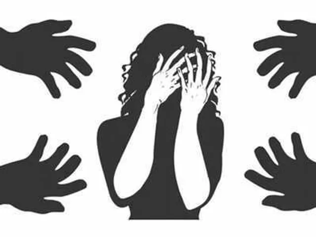 হামলার মুখে প্রতিবাদী