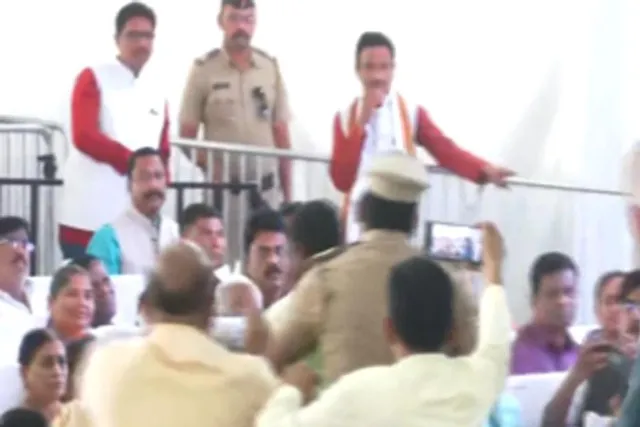 মুখ্যমন্ত্রীর সামনে চরম বিশৃঙ্খলার অভিযোগ, আটক একাধিক