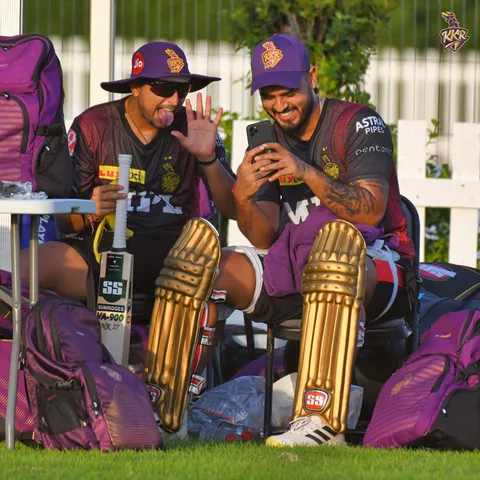 কুলদীপ-নীতিশের মজার সেলফি শেয়ার করল কেকেআর