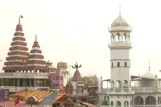 আজানের সময় মহাবীর মন্দিরে বন্ধ থাকে লাউড স্পিকার!