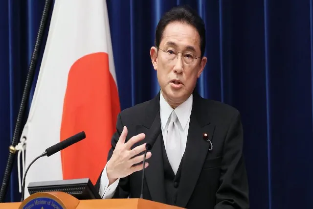 দেশের ক্রমহ্রাসমান জন্মহার মোকাবেলায় জরুরি পদক্ষেপ গ্রহণের চিন্তায় জাপানের প্রধানমন্ত্রী