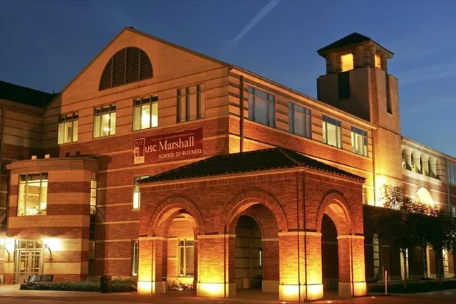 সিনেমা পরিচালক হতে চান, বাছতে পারেন এই বিশ্ববিদ্যালয়