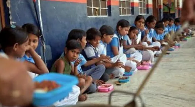 মিড ডে মিল খেয়ে অসুস্থ পরপর ৩৭ জন পড়ুয়া, আতঙ্ক চম্পারনে