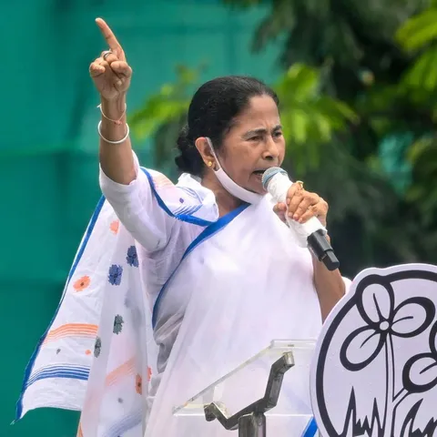 সাগরদিঘিতে মুখ্যমন্ত্রীর নিশানায় বিজেপি সরকার