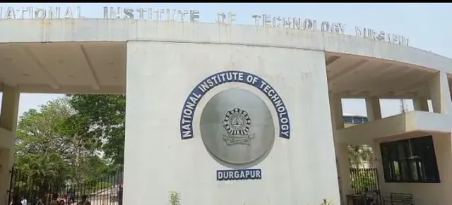 অনলাইন পরীক্ষার দাবিতে বিক্ষোভ ইঞ্জিনিয়ারিং পড়ুয়াদের