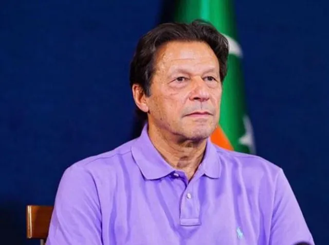 ইমরান খান শেহবাজ শরিফের নেতৃত্বাধীন ক্ষমতাসীন জোটকে পরাজিত করেছে