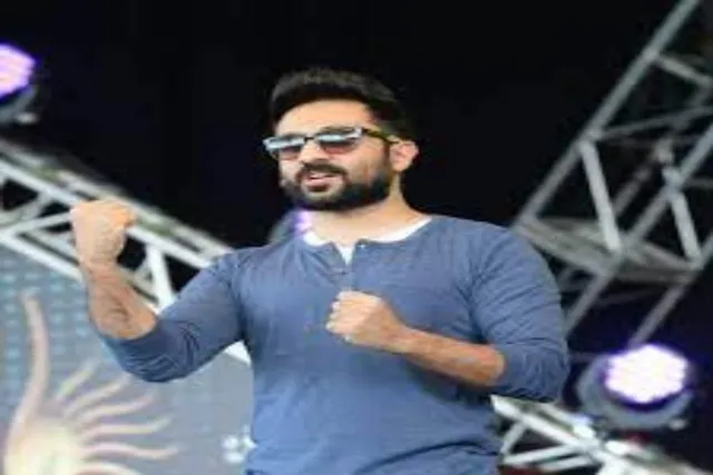 হিন্দুদের ধর্মীয় অনুভূতিতে আঘাত হানার অভিযোগ কমেডিয়ান বীর দাসের বিরুদ্ধে