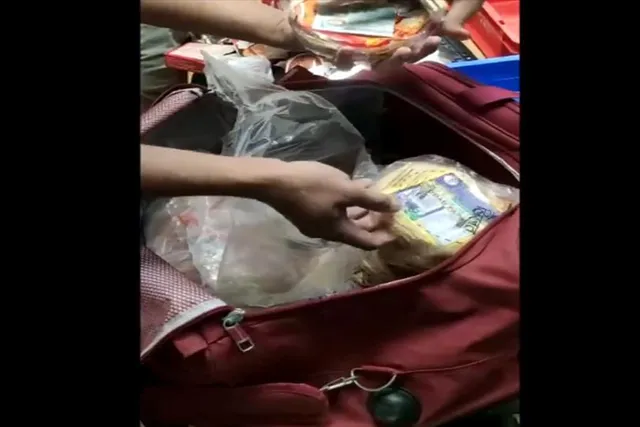 পাঁপড়ের প্যাকেট থেকে উদ্ধার ১৫ লাখেরও বেশি মূল্যের মার্কিন ডলার