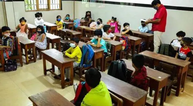 পার্শ্ব শিক্ষিকাদের বদলি করতে চলেছে রাজ্য