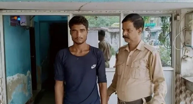 উখরা ফাঁড়ির পুলিশ কয়েক ঘন্টার মধ্যেই মন্দিরের চুরির কিনারা করল