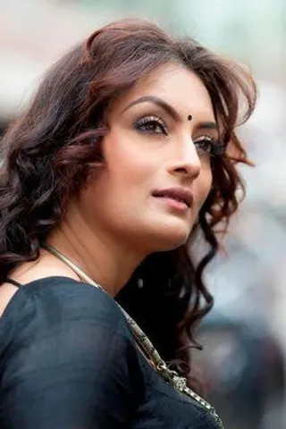 অভিনয়ের পাশাপাশি লেখিকাও জুন আন্টি??