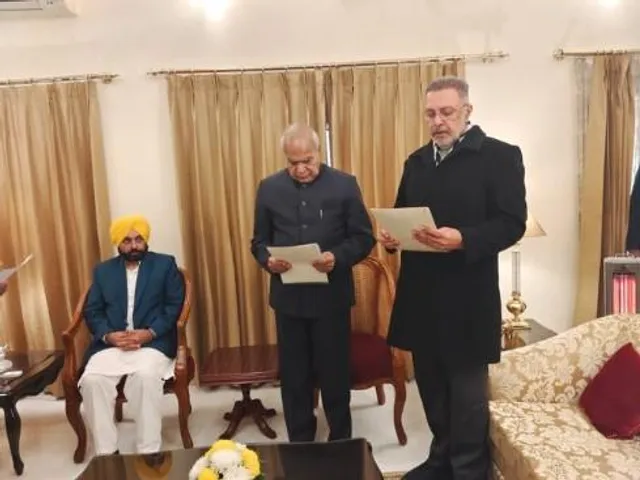 আপ বিধায়ক ডঃ বলবীর সিং রাজভবনে পাঞ্জাব মন্ত্রিসভায় মন্ত্রী হিসাবে শপথ নিলেন