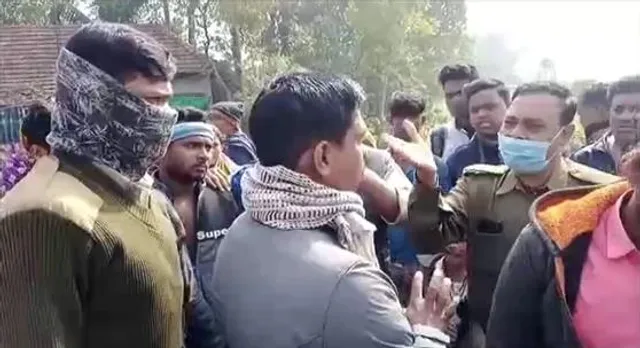 পানীয়জলের দাবিতে রাজ্য সড়ক অবরোধ করে বিক্ষোভ স্থানীয়দের