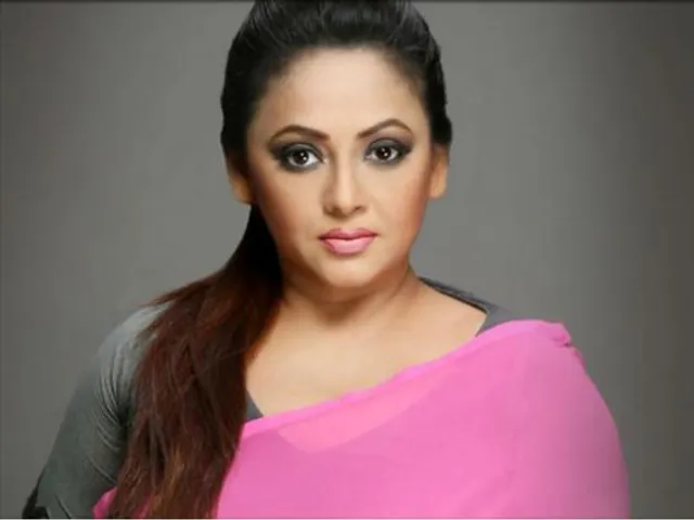 পুরনো সম্পর্কে সম্মান করতে শেখালেন শ্রীলেখা