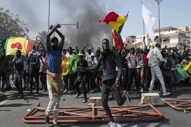 সেনেগালে পুলিশের সঙ্গে  সংঘর্ষ