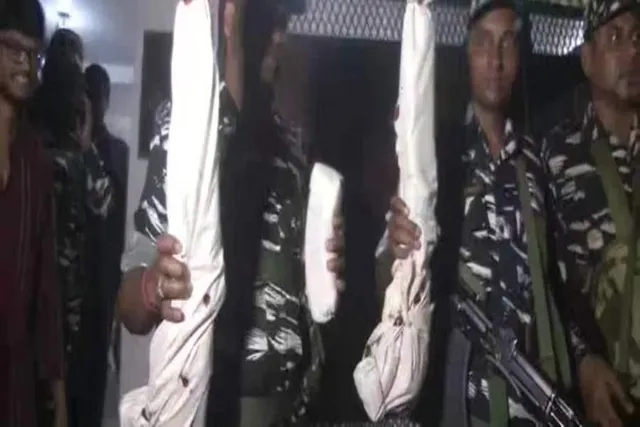 কয়েক ঘণ্টা ধরে অভিযান চালিয়ে প্রেম প্রকাশের বাড়ি থেকে বেরোলেন ইডির আধিকারিকরা