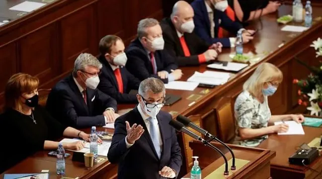 অনাস্থা ভোটে বেঁচে গেল চেক সরকার