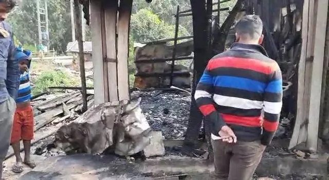 ভয়াবহ আগুনে পুড়ে ছাই ভগবানপুরের বেশ কয়েকটি দোকান