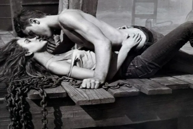 সিঁড়িতেই হয়ে যাক