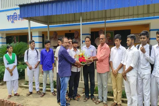 পিংলায় উচ্চমাধ্যমিকে কৃতিদের শুভেচ্ছা জানালেন সাংসদ-প্রতিনিধি সীতেশ ধাড়া