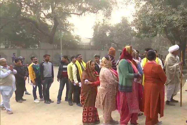 শুরু হল দিল্লি পৌরসভা নির্বাচন