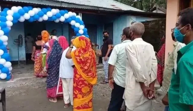 হরিজন বস্তিতে ২০০ সাফাই কর্মীদের দেওয়া হলো টিকা