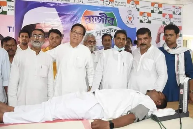 রাজীব গান্ধীর জন্ম জয়ন্তীতে রক্তদান শিবির