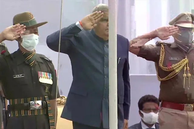 রেড রোডে জাতীয় পতাকা উত্তোলন করলেন রাজ্যপাল