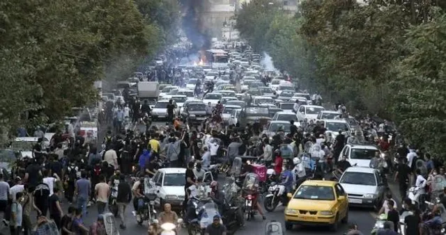 ইরানে হিজাব বিরোধী বিক্ষোভে নিহত বেড়ে ৭৫