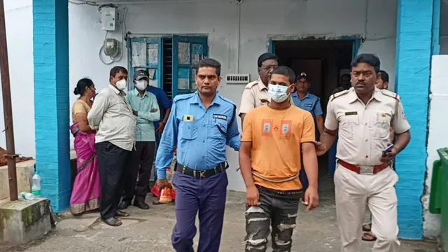 চুরি যাওয়া তিনটি মোটর সাইকেল সহ পুলিশের জালে চোর