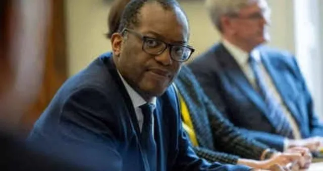 যুক্তরাজ্যের অর্থমন্ত্রী কোয়ার্তেংকে বরখাস্ত করা হয়েছে,- রিপোর্ট