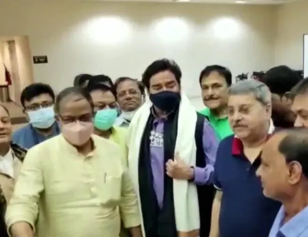 আসানসোলে এসে বিজয় দাবি করলেন শত্রুঘ্ন সিনহা