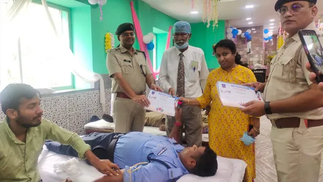 কুলটি থানার উদ্যোগে কুলটি ক্লাবে স্বেচ্ছায় রক্তদান শিবির , উপস্থিত ডিসি অভিষেক মোদী