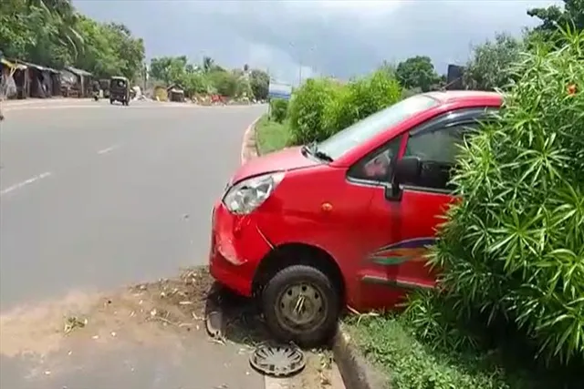 জাতীয় সড়কে দুই গাড়ির মধ্যে সংঘর্ষ