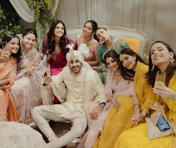 আলিয়ার বন্ধুদের ১২ লাখের প্রতিশ্রুতি দিলেন রণবীর