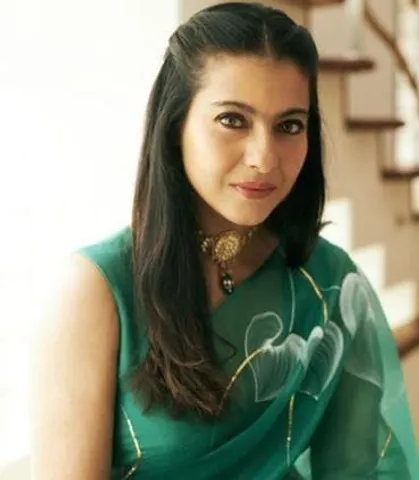 দুর্গাপূজার প্যান্ডেল থেকে কাজলের পারিবারিক ছবি প্রকাশ্যে